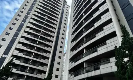 APARTAMENTO TOTALMENTE MOBILIADO COM 4 SUÍTES, 3 VAGAS E CLIMATIZADO