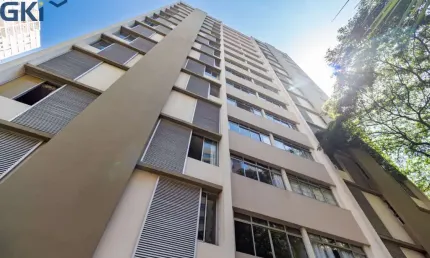 O apartamento fica localizado na rua albuquerque lins santa cecilia