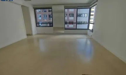 Sala comercial com 40 metros quadrados  uma garagem proximo o metro fradique coutinho