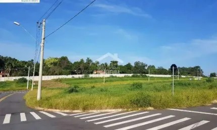 Lote de esquina com 432m² no condominio jardim piemonte em itaici