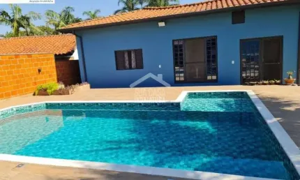 Chácara com piscina aquecida e edícula em Indaiatuba