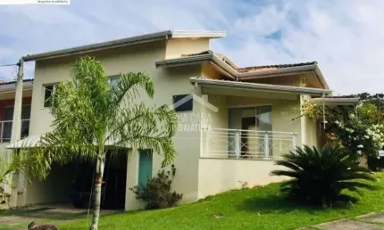 Casa com 3 suítes e piscina para locação no condomínio portal de itaici