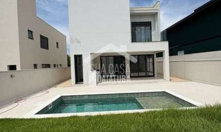 Sobrado Novo com 3 suítes, escritório e piscina em condomínio fechado em Indaiatuba