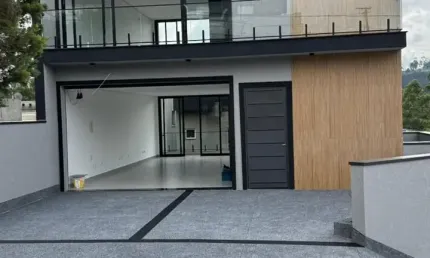 Excelente prédio comercial disponível para venda e locação no Portal dos Ipês em Polvilho