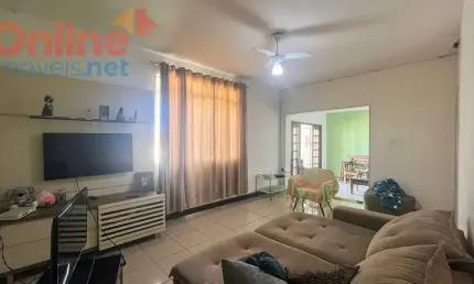 Casa à Venda – 3 Quartos, 1 Suíte, 2 Vagas – Nova Granada.