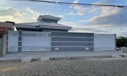 Linda casa em bairro residencial e muito tranquilo!