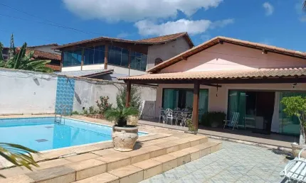 Excelente Casa Linear com Piscina no centro de Rio das Ostras.
