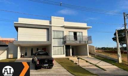 ima casa à venda no Condomínio Village Ipanema I em Araçoiaba da Serra, próximo a Rodovia Raposo Tavares com 340 m2 de área construída