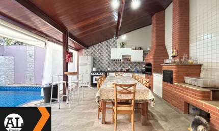 Ótima casa à venda no condomínio Sanit Claire na Zona Leste de Sorocaba, próximo a prefeitura e as Rodovias com acesso a São Paulo.