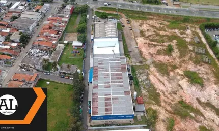 Galpão Industrial para locação no bairro Cajuru em Sorocaba há 3km da Rodovia Castelo Branco com 8.300 m2 de terreno e 7.032 m2 de área construída.