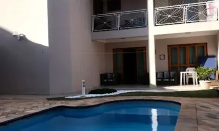 Excelente sobrado no condomínio Granja Olga I, localização excelente dentro do condomínio, condomínio impecável perto de comércio variado