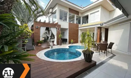 Linda Casa terrea à venda no condomínio Vivendas do Lago com sala de estar, jantar, lavabo, jardim de inverno, escritório, cozinha, espaço gourmet.