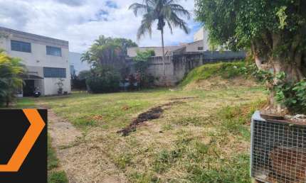 Ótimo terreno a venda ou locação na Vila Haro em Sorocaba há 1 quadra da av São Paulo com 1.300 m2 de área e um prédio de 500 m2