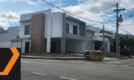 Ótima casa à venda e locação de esquina no condomínio terras de são francisco em sorocaba com 3 suítes uma com closet, 4 vagas de garagem, com 169 m2