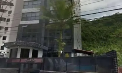 Ótimo Apartamento a venda a apenas 300 metros da Praia das Pitangueiras no Guarujá, 8 andar com vista para praiaImóvel possui 3 quartos sendo 2 suítes