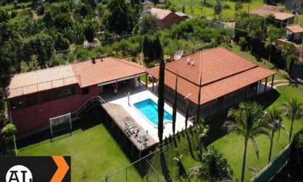 Linda chácara á venda no Campo do Meio em Araçoiaba da Serra, com 5148 m2 de área e 800 m2 de construção, com lazer total Piscina, Campo de Futebol