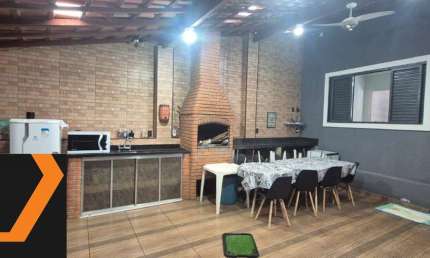 Casa para venda ou locação na Vila Hortência em Sorocaba, 1 quadra da Av Nogueira Padilha.