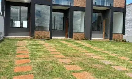 Seus problemas acabaram! Apresentamos este incrível sobrado de rua à venda, com todos os atributos que você procura:  2 suítes