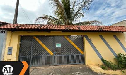 Casa à venda no bairro Éden em Sorocaba com terreno 250 m2, faltando ainda terminar 3 suítes no piso superior e terraço no terceiro piso.