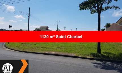 Terreno com 1120 m2  de esquina à venda no Condomínio Saint Charbel em Araçoiaba da Serra .