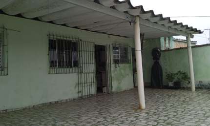 VENDO ESSA CASA SUPER CHARMOSA E COM UM ESPAÇO INCRÍVEL.