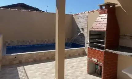 Oportunidade em mongaguá – casa com piscina, área gourmet e 2 dormitórios!