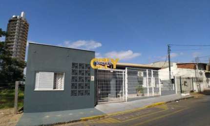 Vende-se Casa Comercial Goiabeiras (Prox. a Praça Popular)