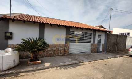 Vende-se Casa Residencial Flor do Ipê (Atrás da Univag)