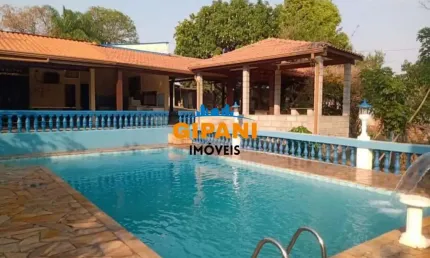 Linda Chácara à Venda com Piscina em Bairro Residencial Divisa com Parque Florianópolis