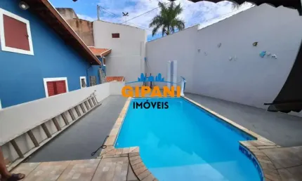 Ótima Casa à Venda 05 Dormitórios com Piscina Ótima Localização