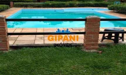 Gipani Vende Chácara com 03 Casas em Boa Localização