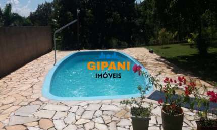 Excelente Chácara a Venda de 03 Dormitórios com Área de Lazer e Piscina
