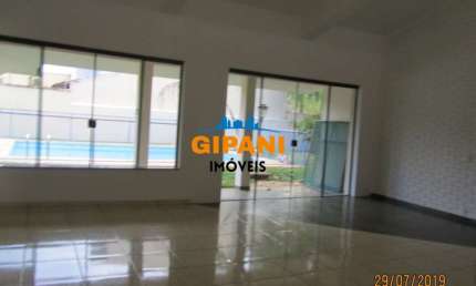 EXCELENTE LOCALIZAÇÃO CASA COM 3 DORMITÓRIOS, SENDO 1 SUÍTE COM CLOSET, ÁREA DE LAZER COM PISCINA, SAUNA, CHURRASQUEIRA E FORNO