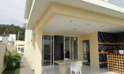 LINDO SOBRADO COM ACABAMENTO FINO NO CONDOMÍNIO FECHADO PORTARIA 24 HORAS EM JAGUARIUNA