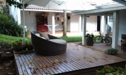 ÓTIMA OPORTUNIDADE, CASA COM 5 DORMITÓRIOS E ÁREA DE LAZER AMPLA.