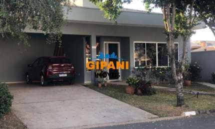 Casa em Condomínio fechado com 4 Quartos e 6 banheiros à Venda.