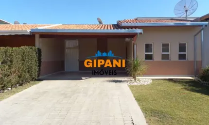 Linda Casa a Venda de 02 Dormitórios em Condomínio Fechado
