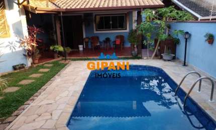 LINDA CASA NO CONDOMINIO ESTANCIA DAS FLORES, QUARTO DO CASAL COM SUITE, PISCINA E AREA GOURMET