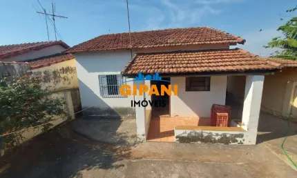 Casa à venda em Jaguariúna-SP, 2 quartos, 1 suíte, 3 banheiros e 3 vagas de garagem no Jardim Dom Bosco - 136 m².