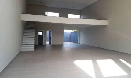 Salão Comercial com Mezanino 250m² em Av. com Grande Fluxo, bairro Dom Bosco