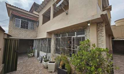 Casa para Venda em Duque de Caxias, Parque Paulicéia, 4 dormitórios, 2 suítes, 4 banheiros, 2 vagas