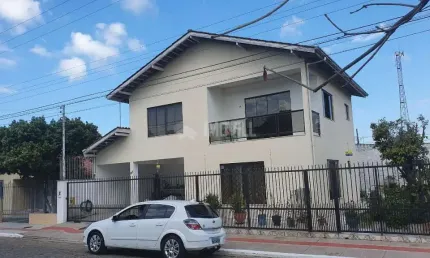 EXCLUSIVIDADE - CASA COM 04 DORMITÓRIOS E 02 VAGAS!