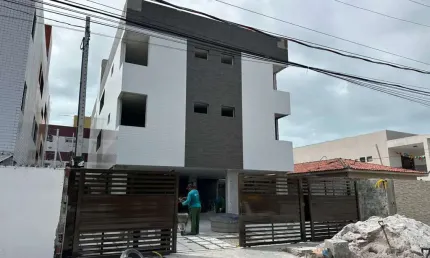 Apartamento térreo no bessa 2 quartos e área privativa em u