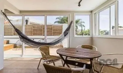 Casa em condomínio de 3 dormitórios e 2 vagas no bairro Chácara das Pedras