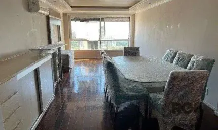 Apto de 3 dormitórios no Mont Serrat com linda vista da cidade e 1 vaga de garag