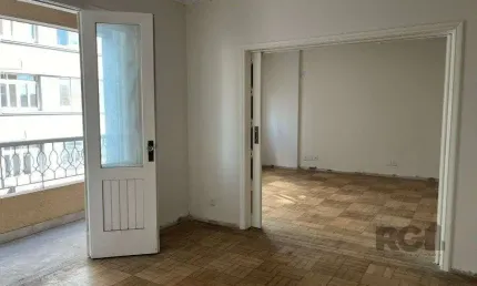 Apartamento na Independência com 176m² de 3 dormitórios e vaga DESOCUPADO