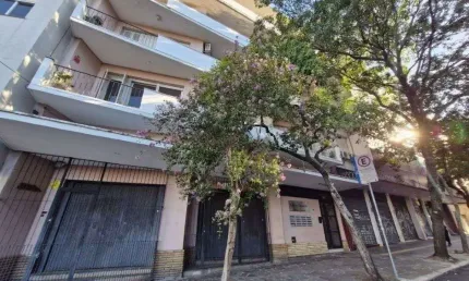 Apartamento de 2 dormitórios em ótima localização na Av. Cristovao colombo.