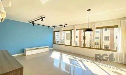 Apartamento em Porto Alegre, no bairro Cavalhada, com 3 dormitório(s), e 3 banhe