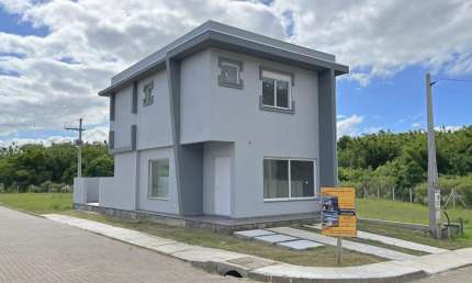 Casa Condominio em Porto Alegre, no bairro Campo Novo, com 3 dormitório(s), e 3