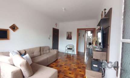 Apartamento 2 dormitórios com vaga e sacada no Menino Deus